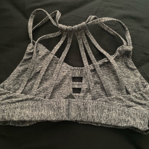 PINK Ultimate strappy sports bra - Picture 3 of 4